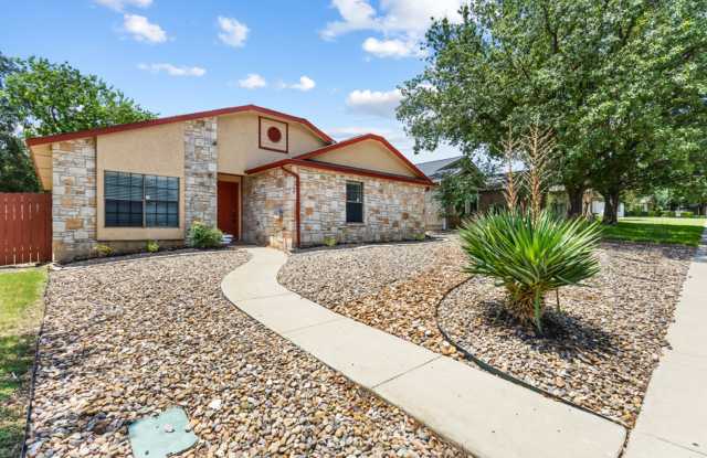 Charming 3-Bedroom Home with Stone Fireplace & Mature Trees Gallery 4