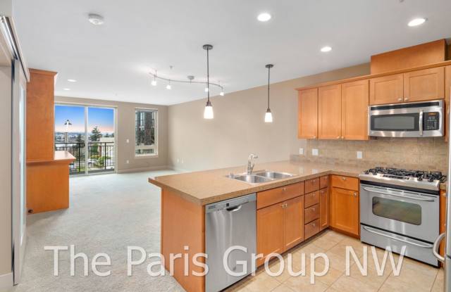 Phinney Ridge Condo with Den  Green Lake/Mtn Views!!! 92 Walk Score  Free Grg Parking - 6801 Greenwood Avenue North, Seattle, WA 98103