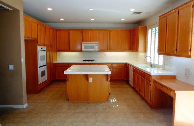 3 Bed 3 Bath Remodeled House For Rent in Gated and Private Upland Community Gallery 4