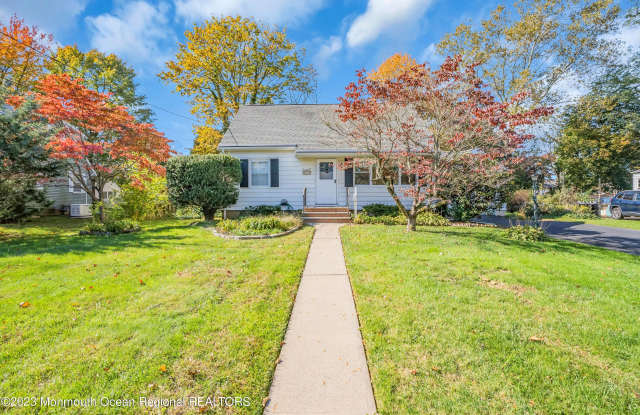 24 Edgewater Drive - 24 Edgewater Drive, Matawan, NJ 07747