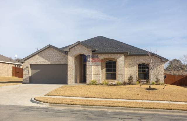 Spacious Single-Story Glen Rose Home with Office & Covered Patio Gallery 4