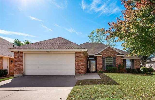 704 High Eagle Drive - 704 High Eagle Drive, Arlington, TX 76001