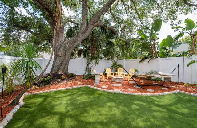 Unfurnished Charming Historic Bungalow with Stylish Updates & Spacious Backyard Gallery 4