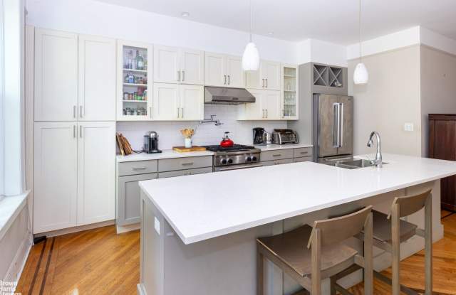 1046 Sterling Pl Gallery 2