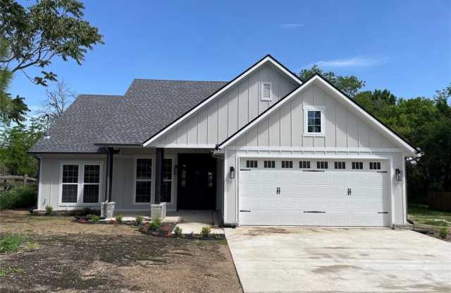 115 E 8th Street - 115 East 8th Street, Weatherford, TX 76086