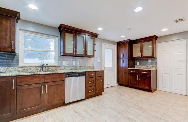 2925 W TYSON AVENUE Gallery 3