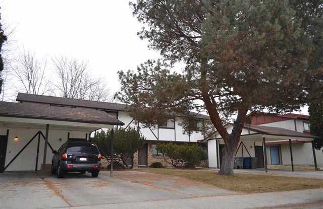2 Bedroom 1.5 Bathroom 4 plex (6 month lease available). - 6706 Douglas Street, Boise, ID 83704 2 Bedroom 1.5 Bathroom 4 plex (6 month lease available). - 6706 Douglas Street, Boise, ID 83704
