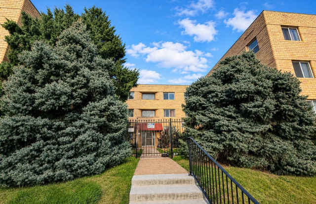 FULLY FURNISHED Turnkey Top-Floor Living in Gated Community Near City Park, Dining & Hospitals Gallery 3