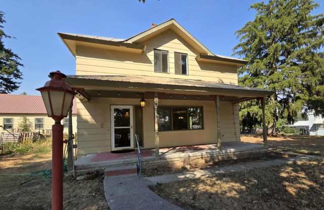 Large 4 Bedroom 2 Bath in Quaint Waterville photos photos