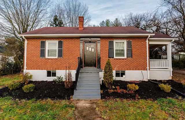 Cheery 3 Bedroom Home in a Convenient Lynchburg Location photos photos