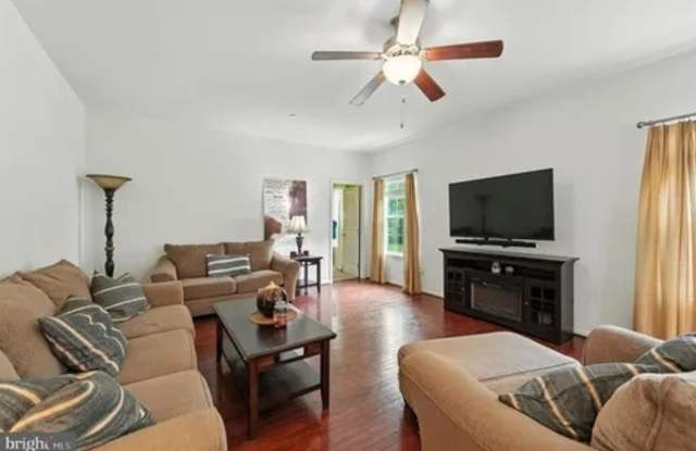 156 Thomas Jefferson Terrace Gallery 2