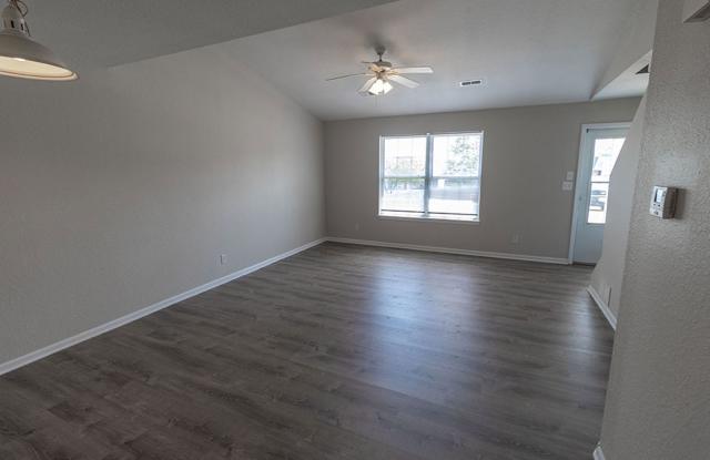 3 bedrooms and 2 bathrooms Gallery 4