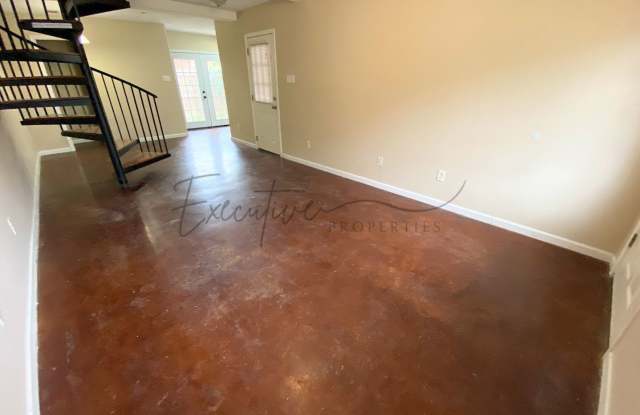 2-Bed, 2.5-Bath Townhouse – Walk to McNeese State University! Gallery 3