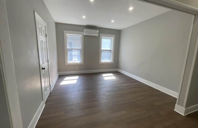 442 Hudson Avenue Gallery 3