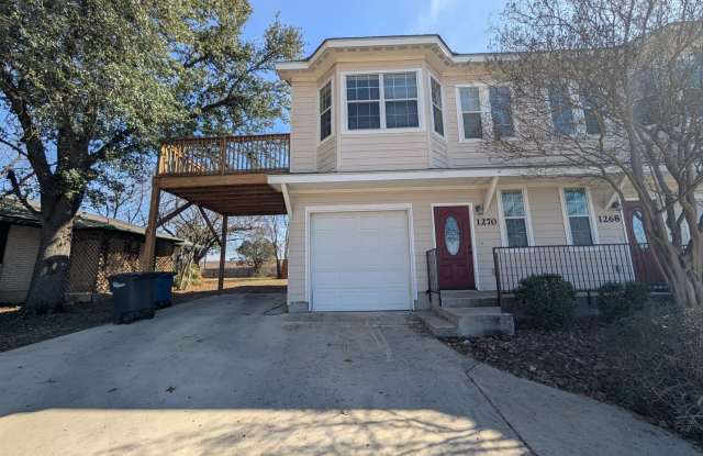 Large Deck off Living Room / Fridge Included /Located Between Gruene  Downtown New Braunfels /CISD photos photos