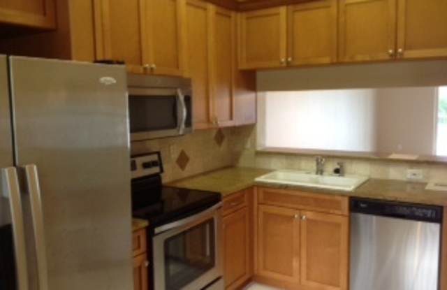 ***1 month free if rented by November 1st ***HUNTINGTON LAKES *** CONDO*** ANNUAL*** LAKE VIEWS*** photos photos