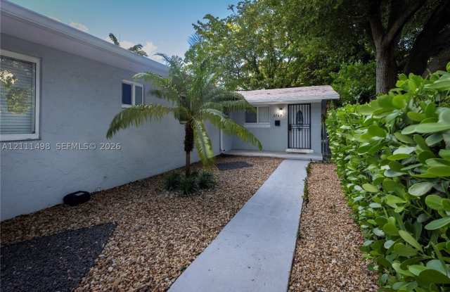 2797 SW 27th Ter Gallery 2
