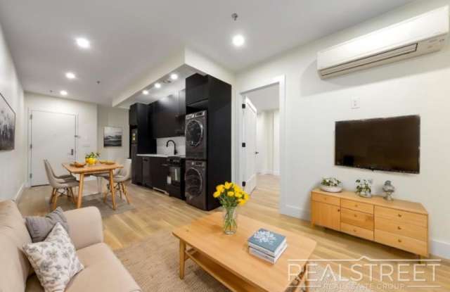 1406 Lincoln Pl Gallery 2
