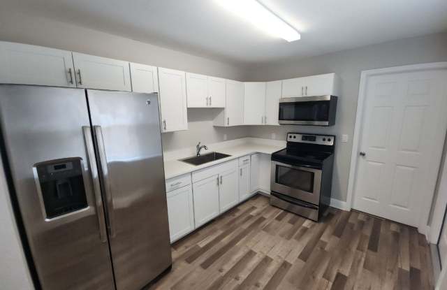 Bradenton 3 Bed 2 Bath Remodeled Duplex for Rent - $1,899 Special (Apply & Sign by 9/30) | 34203 Gallery 3