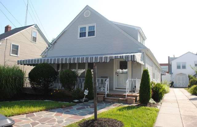 110 N Gladstone Ave - 110 North Gladstone Avenue, Margate City, NJ 08402