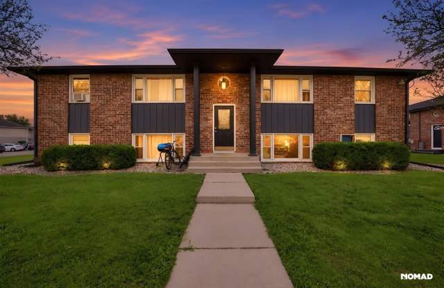 Charming 1BR Duplex in Manteno Gallery 1