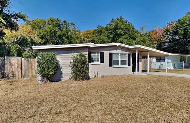 305 Bonnlyn Drive - 305 Bonnlyn Drive, Bellair-Meadowbrook Terrace, FL 32073