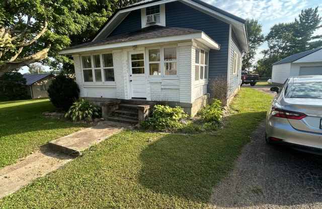Remodeled 2-Bedroom Home with Large Yard & 2-Car Garage photos photos