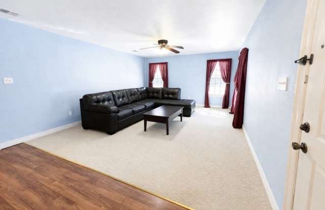 1825 Glenway Drive Gallery 3