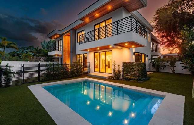 705 SW 8th Terrace Gallery 3