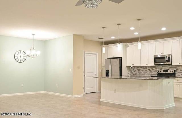 15736 SPOTTED SADDLE Circle Gallery 4
