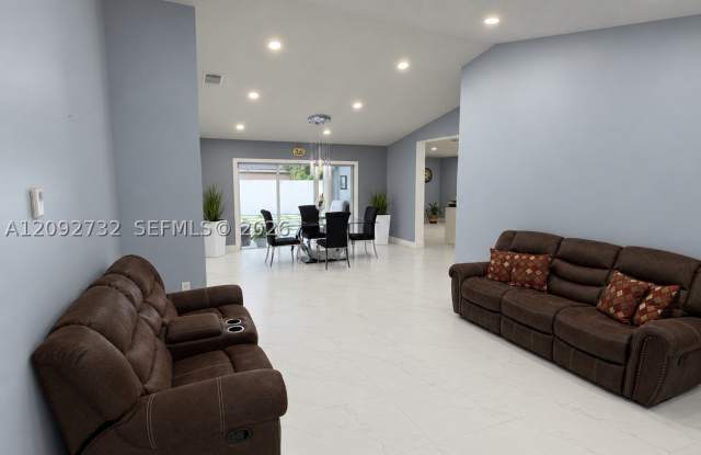 14832 SW 180th St Gallery 2