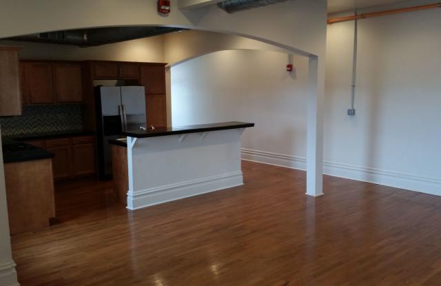 2405 Sarah Street Gallery 4