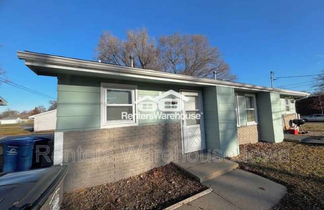 922 E Railroad Ave - 922 East Railroad Avenue, Des Moines, IA 50309
