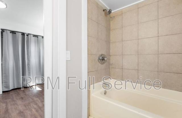 325 54th Avenue N - Unit C Gallery 3