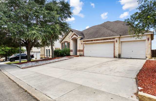 Spacious 4-Bedroom Home with Game Room & 3-Car Garage Gallery 4