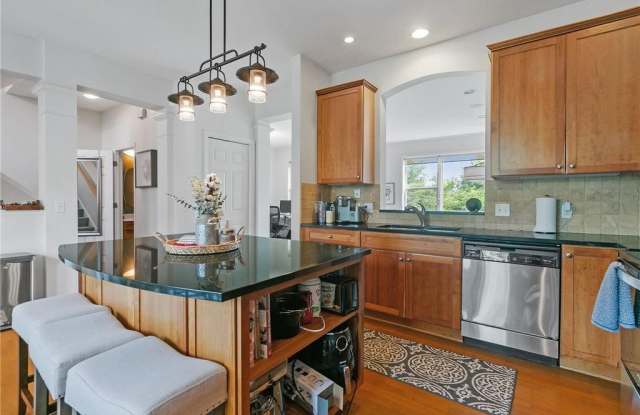 315 W River Parkway Gallery 4