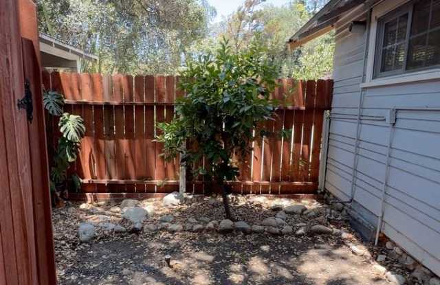 Charming Claremont Village Cottage – Small but Mighty! photos photos