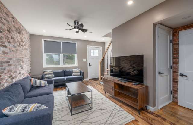 Furnished 3-Bedroom, 2.5 Bathroom Home with Separate Suite Gallery 3