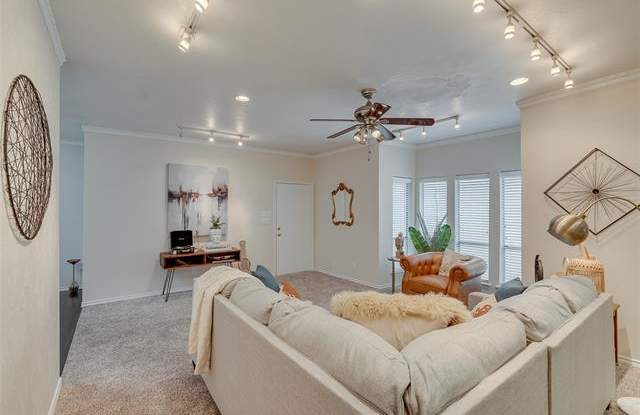 4320 S Bellaire Drive Gallery 2