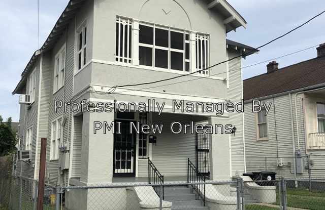 2135 Robert St - 2135 Robert Street, New Orleans, LA 70115