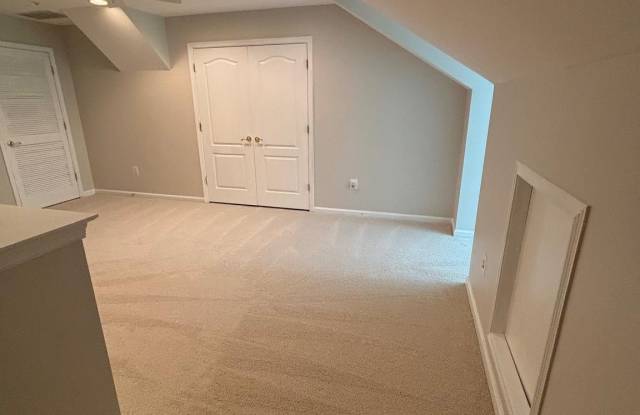 10215 SHERMAN HEIGHTS PLACE Gallery 4
