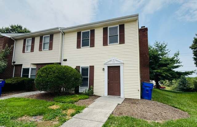 3 Bedroom 2.5 Half Bath Townhouse Gallery 4