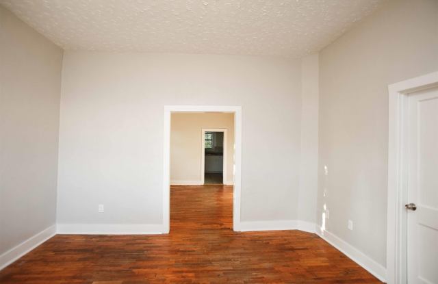 1414 W 11th Street Gallery 3