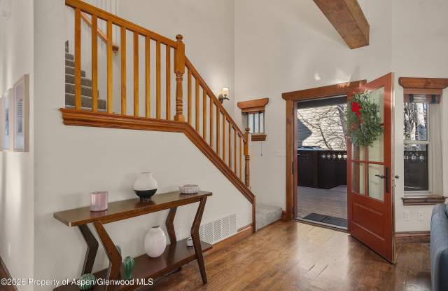 225 Juniper Court Gallery 2
