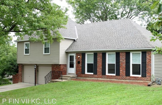 30 E 106Th St - 30 East Bridlespur Drive, Kansas City, MO 64114
