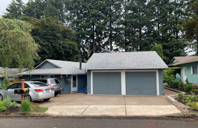$1,850 - Private Townhome Duplex near Neighborhood Park Available for Lease! - 1021 Hazelwood Drive, Oregon City, OR 97045