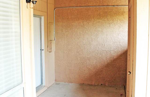 502 W Tonopah Dr Unit 6 Gallery 3