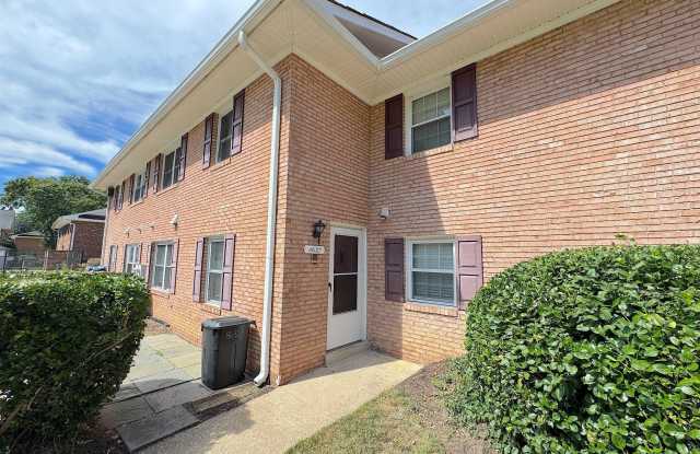 8632 WALUTES Circle Gallery 1