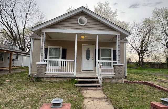 Coming soon: 2 bed 1 bath in Independence - 607 North Hocker Avenue, Independence, MO 64050