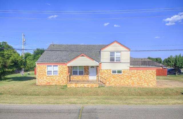 Charming Hone + Balcony + Centrally Located in OKC + 3 bedrooms photos photos